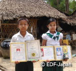 ミャンマー奨学金申請中の子ども